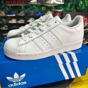 Adidas Superstar Foundation Triple White Size 4Y/5W  NIB